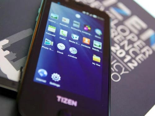 Samsung ra mắt smartphone Tizen đầu tiên tại Nhật Bản