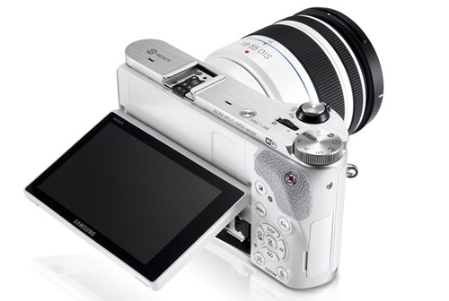 Samsung ra máy ảnh mirrorless có thể chụp và quay 3D