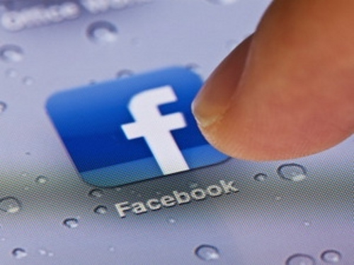 Ứng dụng Facebook chiếm vị trí ngôi vương trên iOS