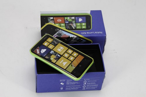 Đập hộp Nokia Lumia 620 chính hãng
