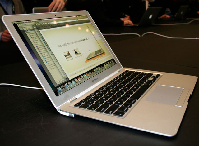 MacBook Air phiên bản 15 inch sẽ có cấu hình mạnh hơn?