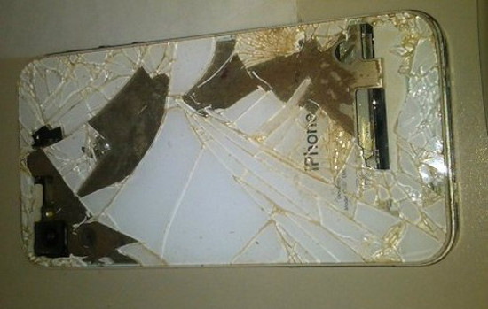 Pin iPhone 4S bị chảy, rò axit