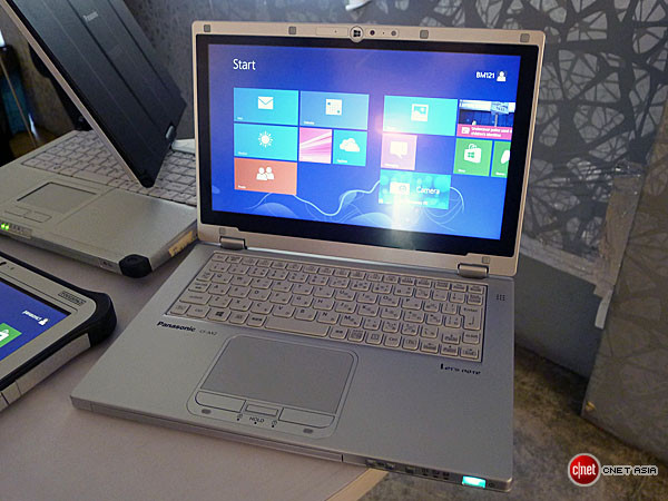 Panasonic ra máy tính bảng Toughpad chống va đập, chạy Windows 8