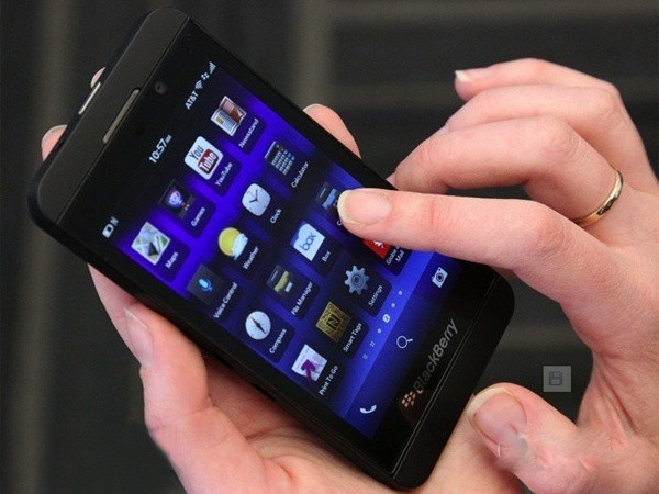 Mẫu BlackBerry Z10 cháy hàng tại Canada và Anh