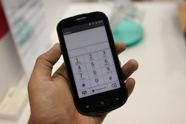 Smartphone 3G giá rẻ sử dụng mực điện tử ra mắt tại MWC