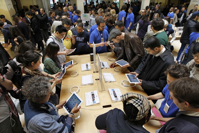 Apple bán iPad mới vào 8 giờ sáng 16/3/2011 