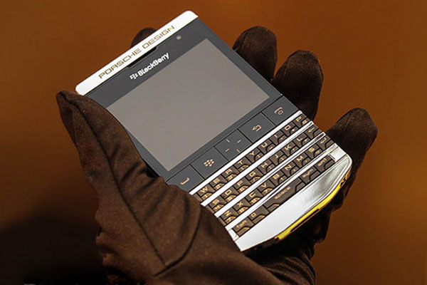 BlackBerry P'9981 bản đặc biệt Titanium