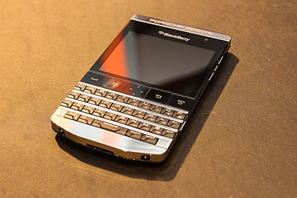 BlackBerry P'9981 bản đặc biệt Titanium