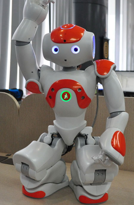 FPT bất ngờ trình làng robot thể hiện "xu hướng công nghệ FPT"