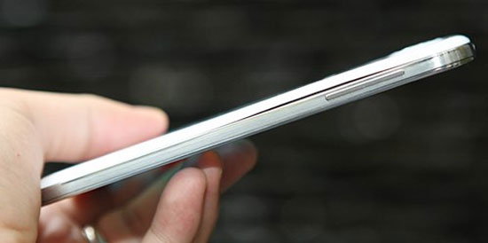 Samsung Galaxy S4 trắng xuất hiện tại Việt Nam
