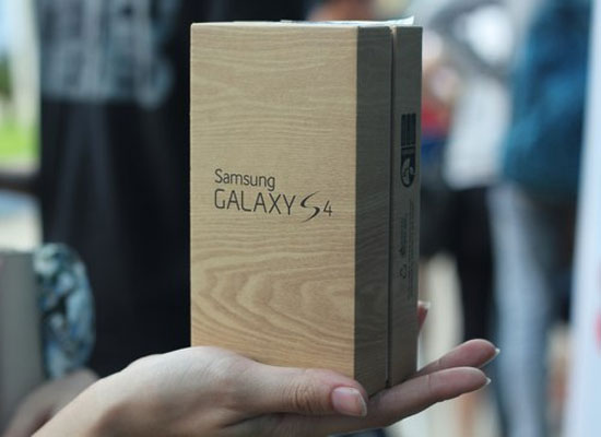Ảnh "mở hộp" Galaxy S4 chính hãng tại Việt Nam