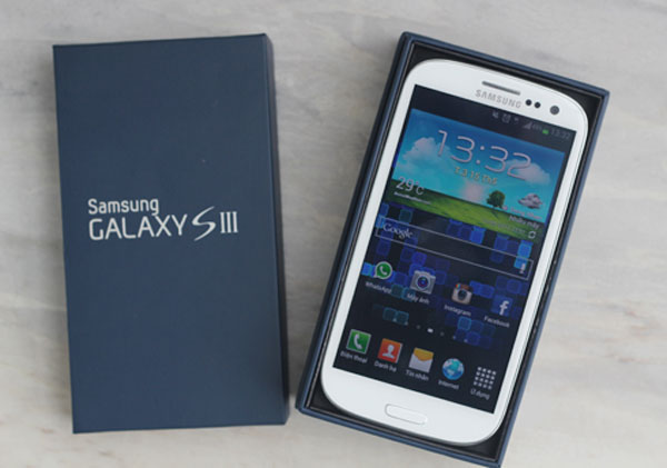 Galaxy S II giảm giá đón Galaxy S III