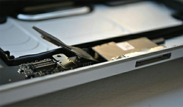 Nguyên mẫu iPad có hai cổng kết nối xuất hiện