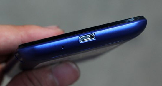 Smartphone Full HD chống nước kiểu mới của Sharp