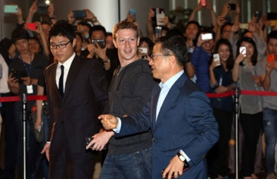 Samsung sẽ giúp Facebook sản xuất smartphone
