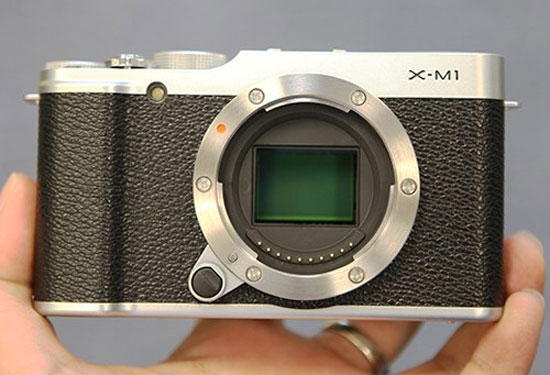 Máy ảnh mirrorless Fujifilm X-M1 về Việt Nam