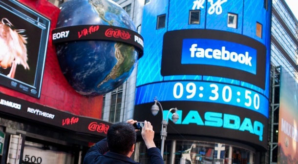 Giá cổ phiếu Facebook chính thức trở lại mốc IPO