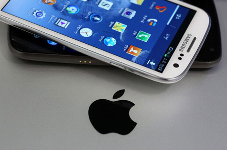 Apple tìm cách cấm Samsung bán hàng trên đất Mỹ