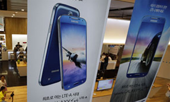 Apple lại muốn cấm bán smartphone của Samsung