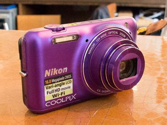 Ảnh thực tế Nikon Coolpix S6600 với màn hình lật xoay