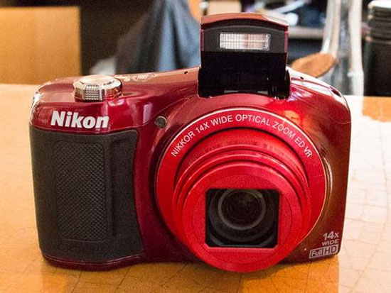 Máy ảnh Nikon Coolpix L620 gọn nhẹ, zoom xa