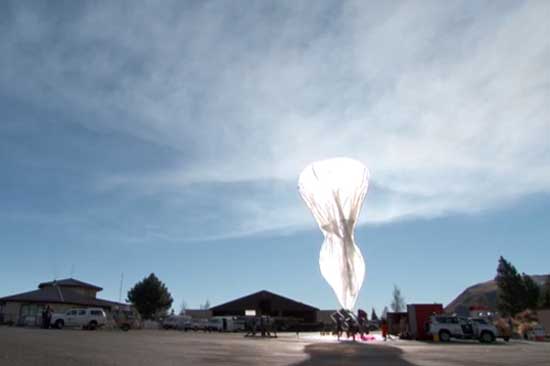 Google mô tả cách khinh khí cầu phủ Internet bay trong gió