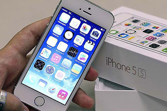 Apple cho đổi iPhone 5S bị lỗi pin