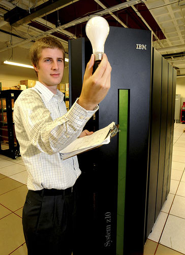 Máy chủ IBM z10 BC có dung lượng tương đương 232 server x86 