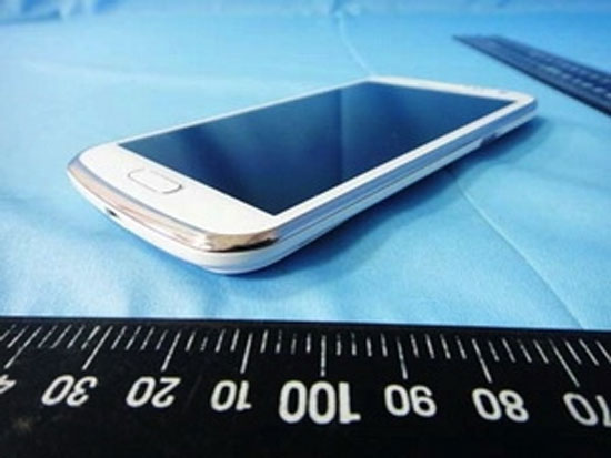 Samsung ra mắt phiên bản thu nhỏ của Galaxy S III