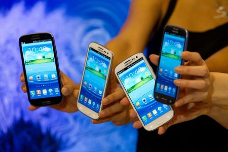 Galaxy S III giành ngôi vị smartphone phổ biến nhất từ tay iPhone
