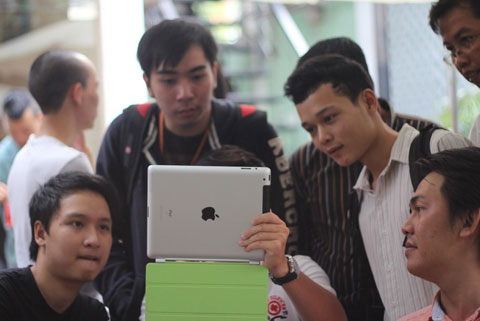 iPad 2 và các sản phẩm cao cấp đang bán chạy hơn dòng giá rẻ. 