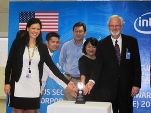 Intel Việt Nam đoạt giải Doanh nghiệp xuất sắc 2012