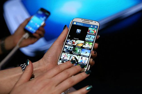 Galaxy S4 dính lỗ hổng cho phép theo dõi email, dữ liệu