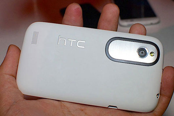 Hình ảnh smartphone hai sim của HTC xuất hiện