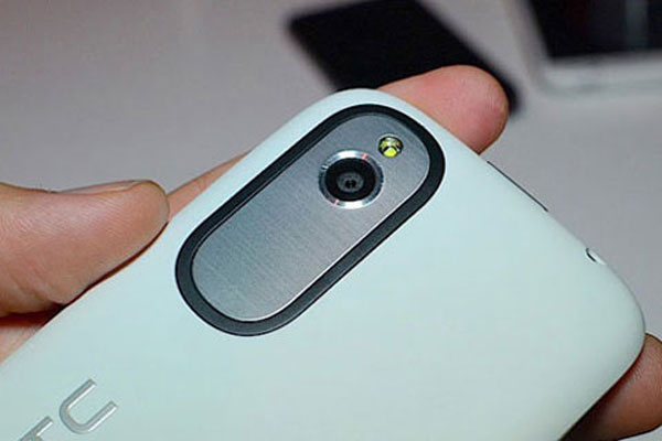 Hình ảnh smartphone hai sim của HTC xuất hiện
